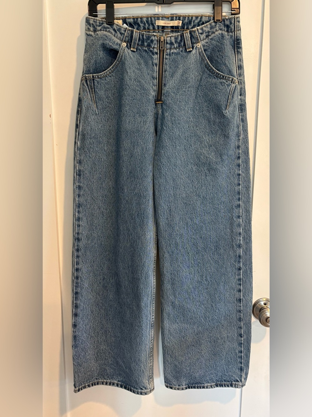 SOLD Levi’s Low Loose Barrel Leg Jeans Medium Wash Size 27 - Picture 3 of 15